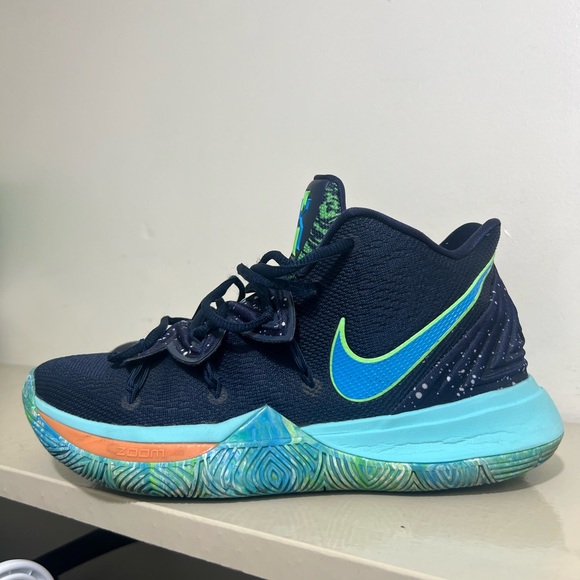 Nike Kyrie 5 UFO Size: 9 $250 - Picture 8 of 9